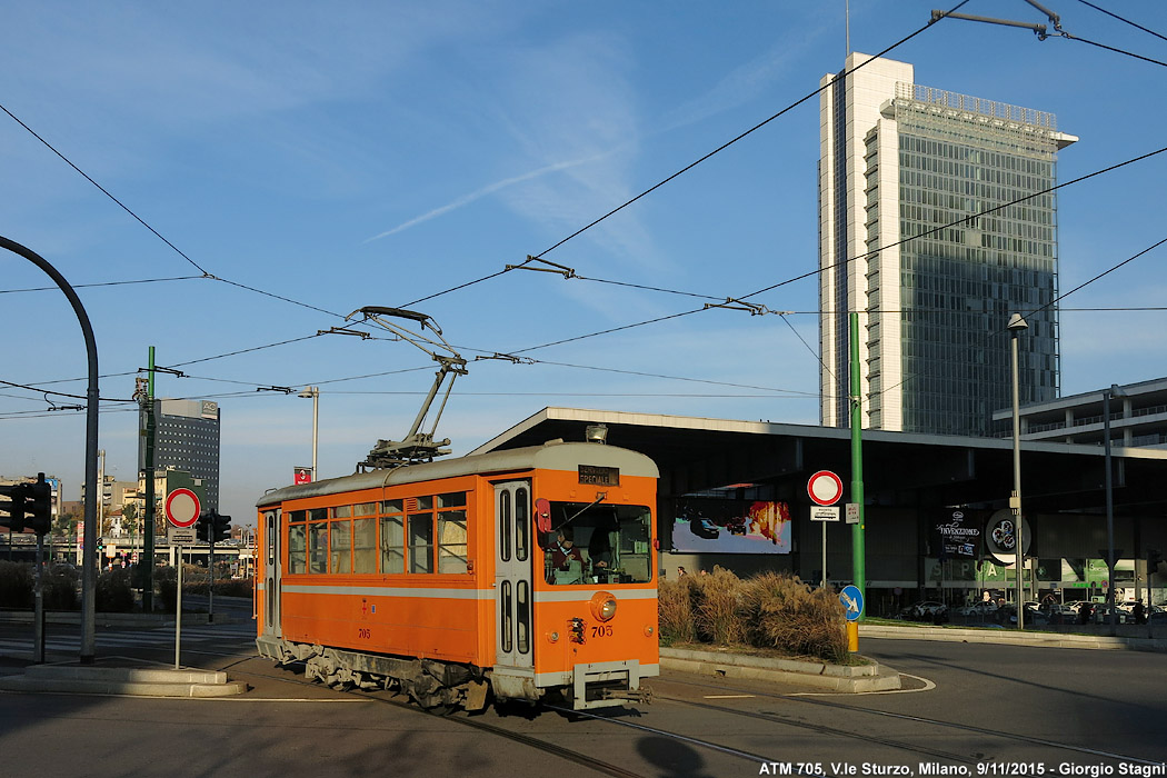 I colori dell'autunno in tram - V.le Sturzo.