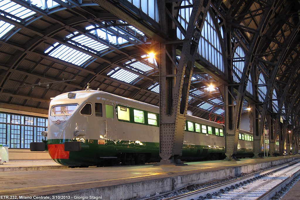 Elettrotreni a Milano Centrale (2013) - ETR.220.
