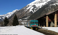 L'automotrice in stazione - Morgex.
