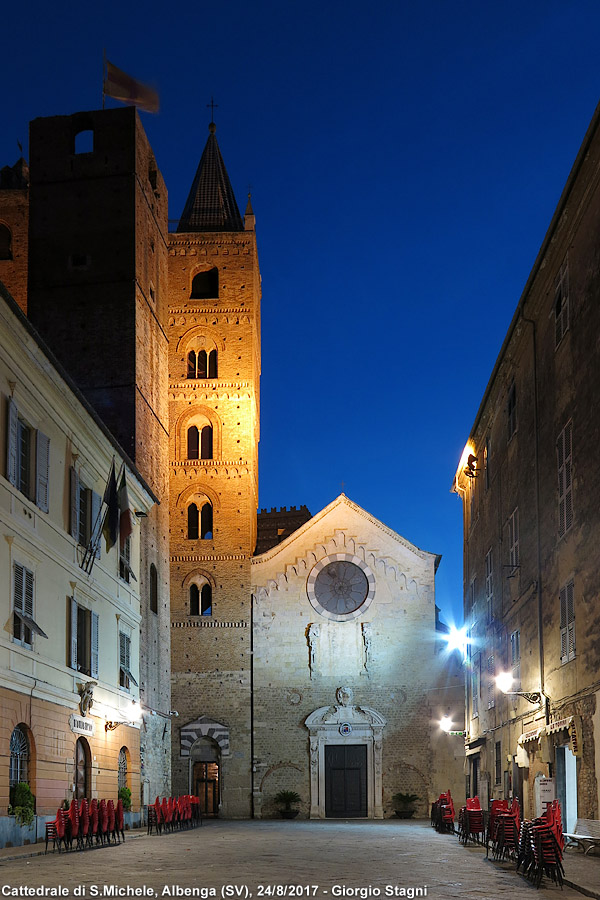 Intorno alla cattedrale di Albenga - Albenga.