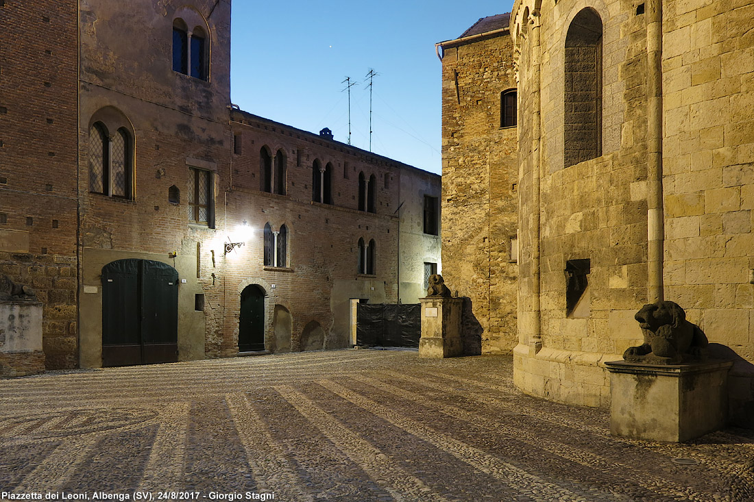 Intorno alla cattedrale di Albenga - Albenga.