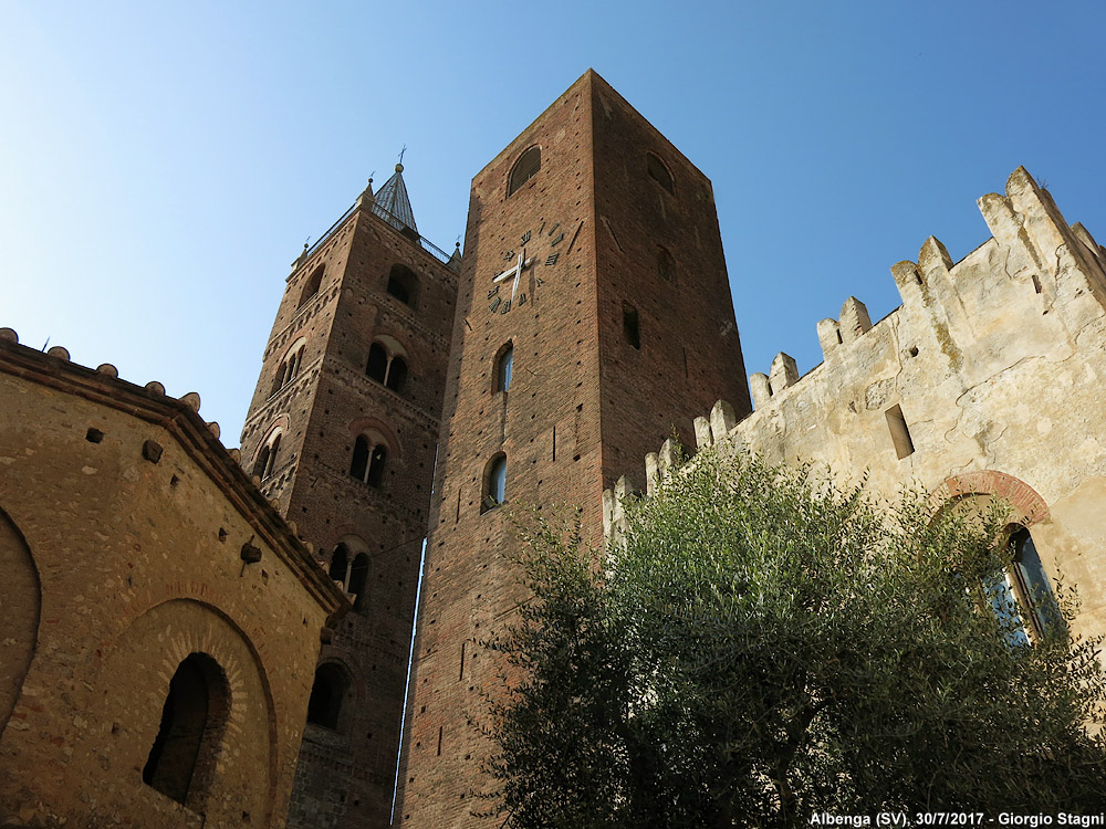 Intorno alla cattedrale di Albenga - Albenga.