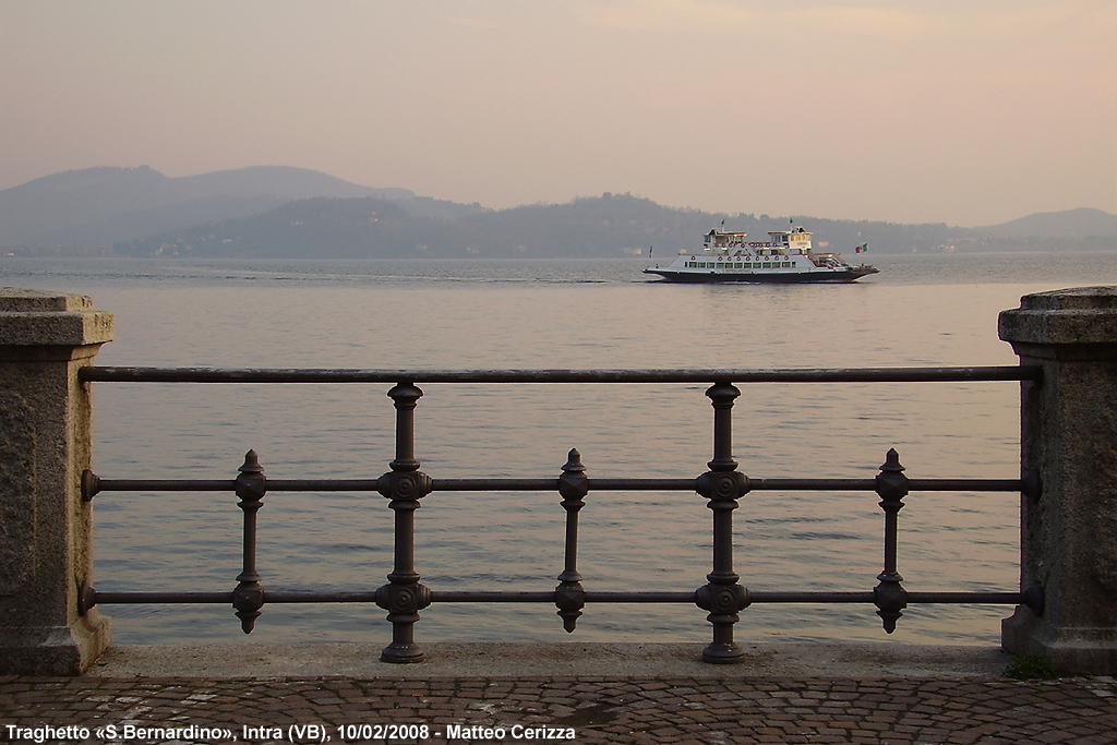 Laveno-Intra: i ferry boat - 