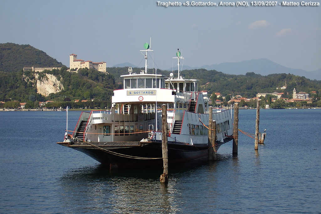 Laveno-Intra: i ferry boat - 