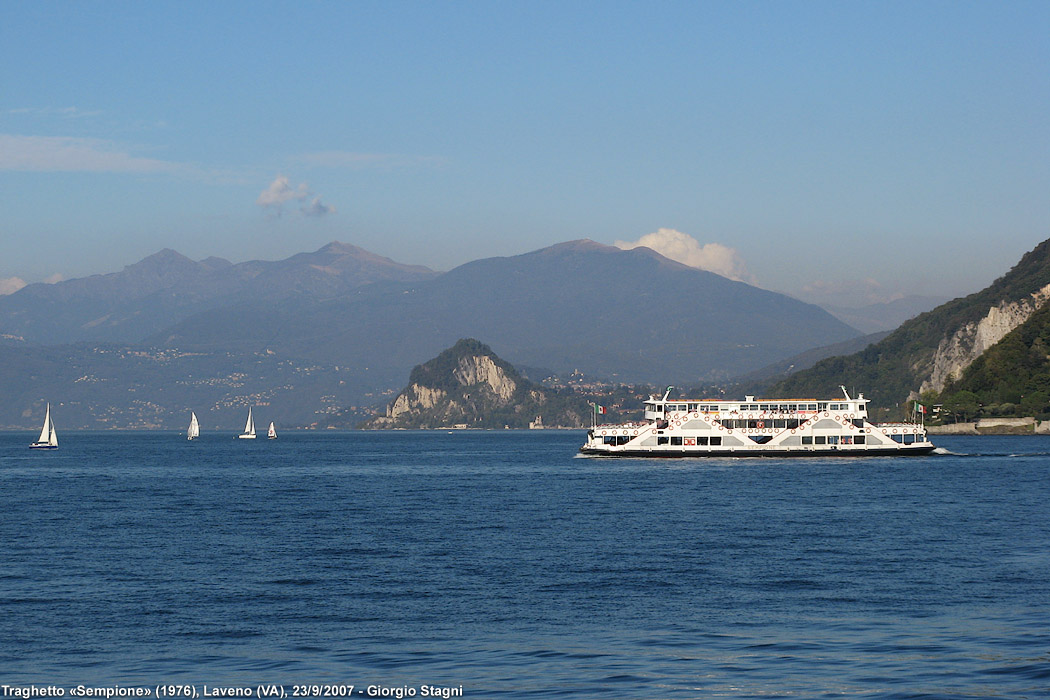 Laveno-Intra: i ferry boat - 