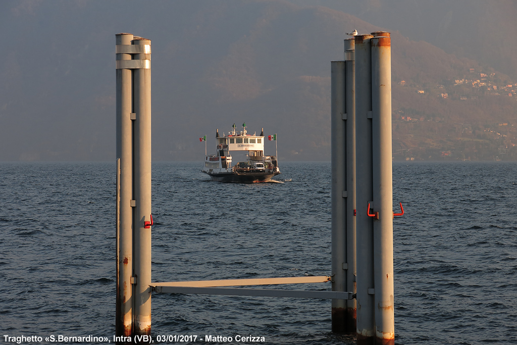 Laveno-Intra: i ferry boat - 