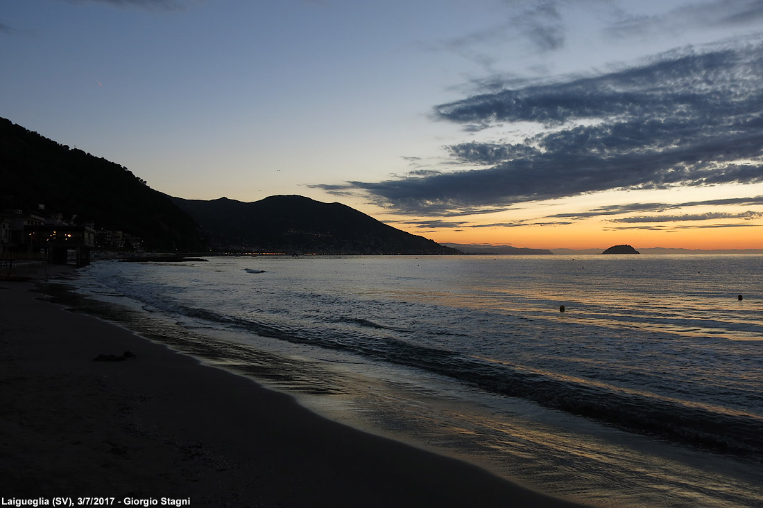 Guardando l'Isola Gallinara - Laigueglia.