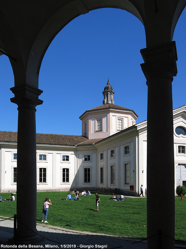 Primo maggio a Milano - Rotonda della Besana.