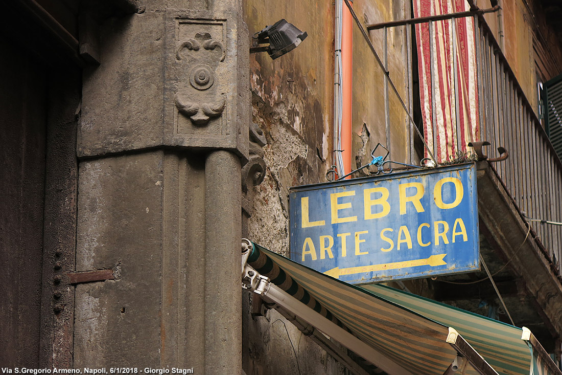 Napoli - Via S.Gregorio Armeno.
