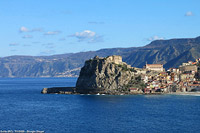 Attraverso lo Stretto - Scilla.