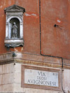 Vie a Roma - Via degli Avignonesi.