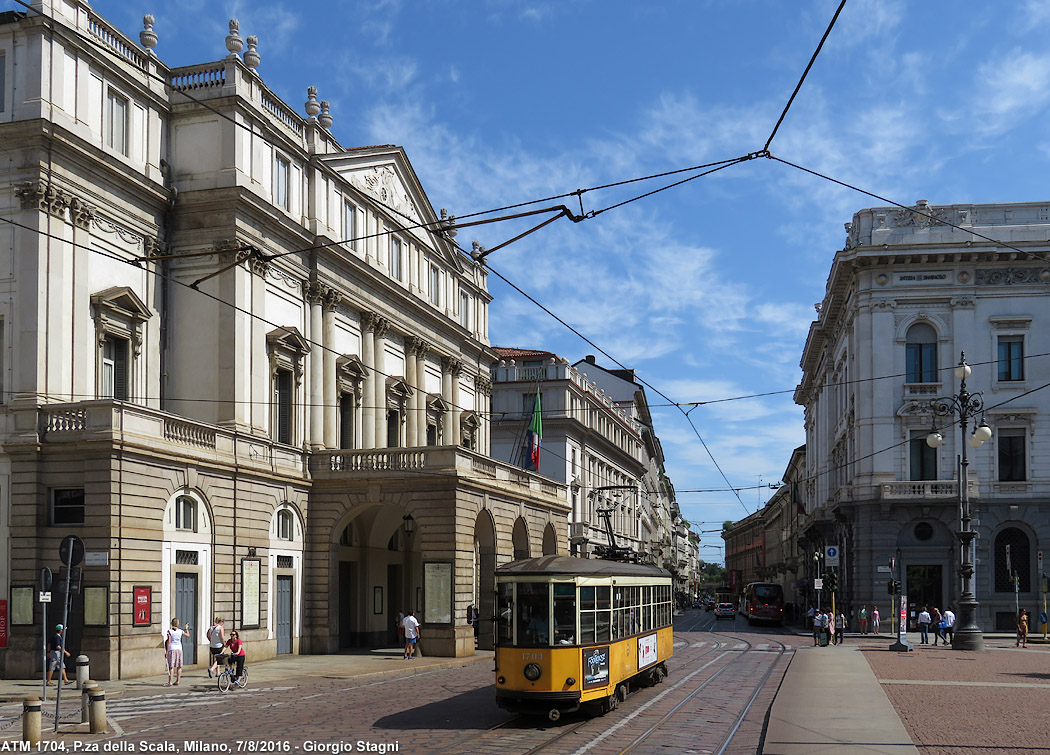 Tram a Milano 2016 - P.za Scala.