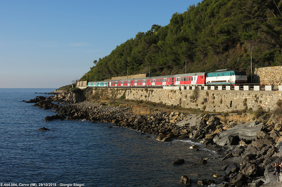 Riviera dei Fiori, l'ultimo binario. - Cervo.