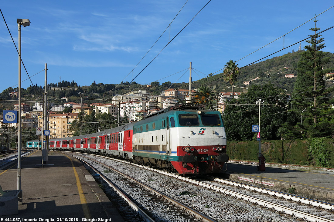 Riviera dei Fiori, l'ultimo binario. - Imperia Oneglia.