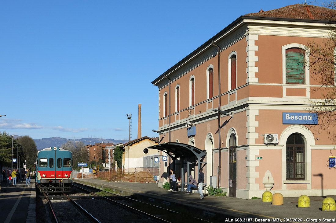 Azzurro sulla Como-Lecco - Besana.