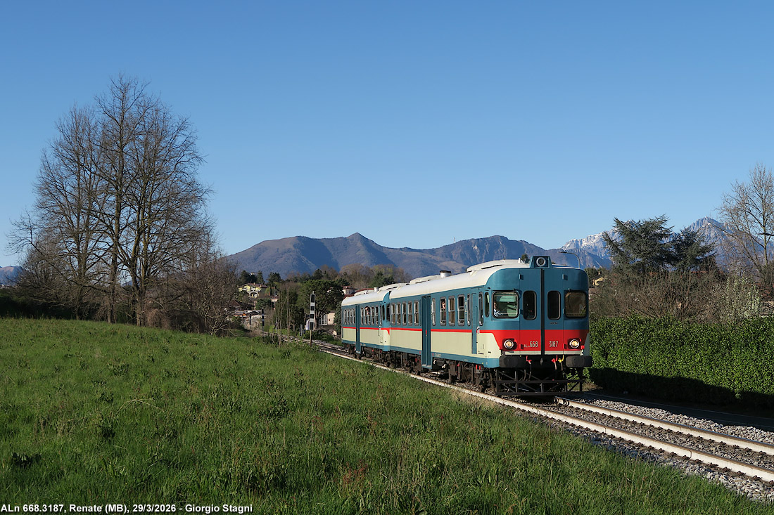 Azzurro sulla Como-Lecco - Renate.