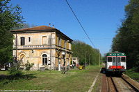 L'automotrice in stazione - Brenna.