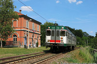 L'automotrice in stazione - Casletto.