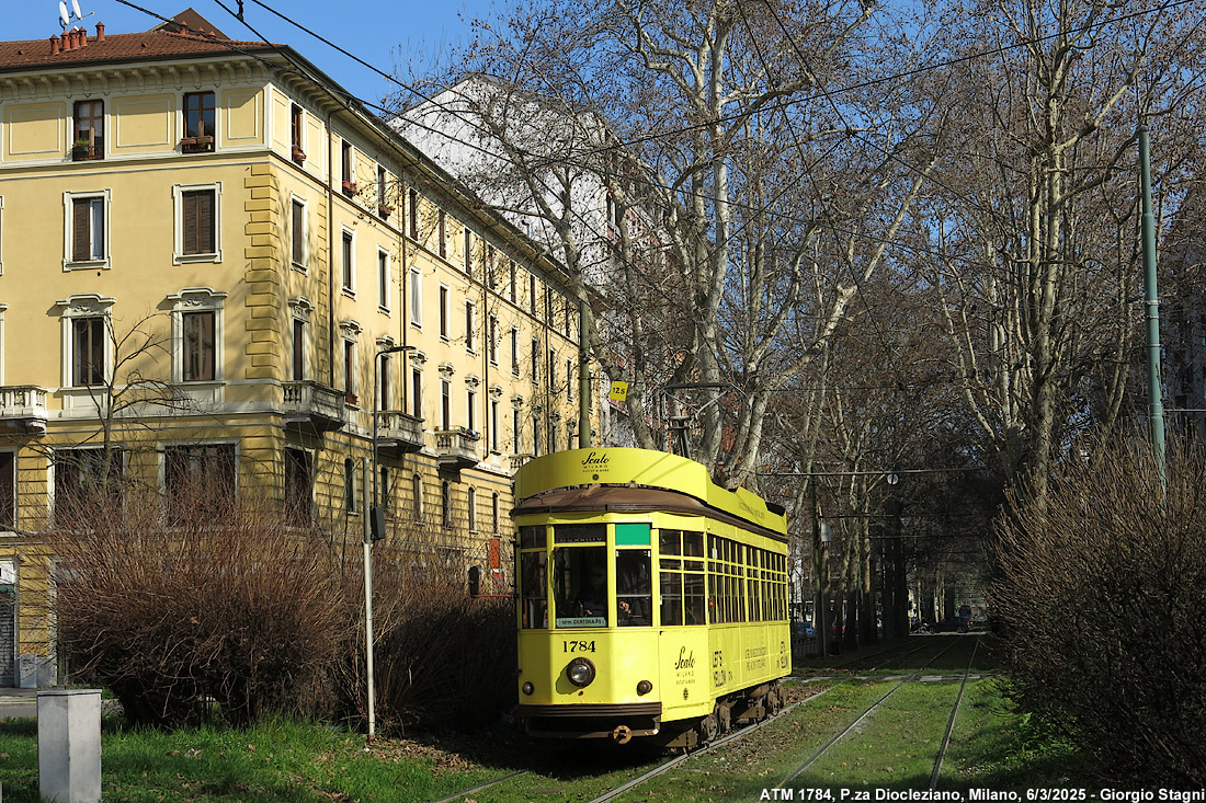 Tram 2025, molto colorati - P.za Diocleziano.