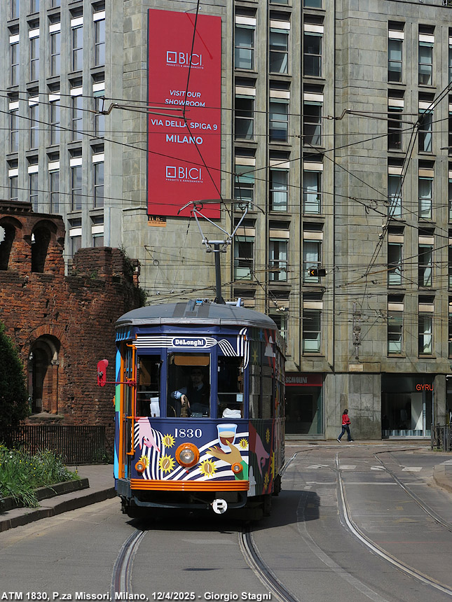 Tram 2025, molto colorati - P.za Missori.