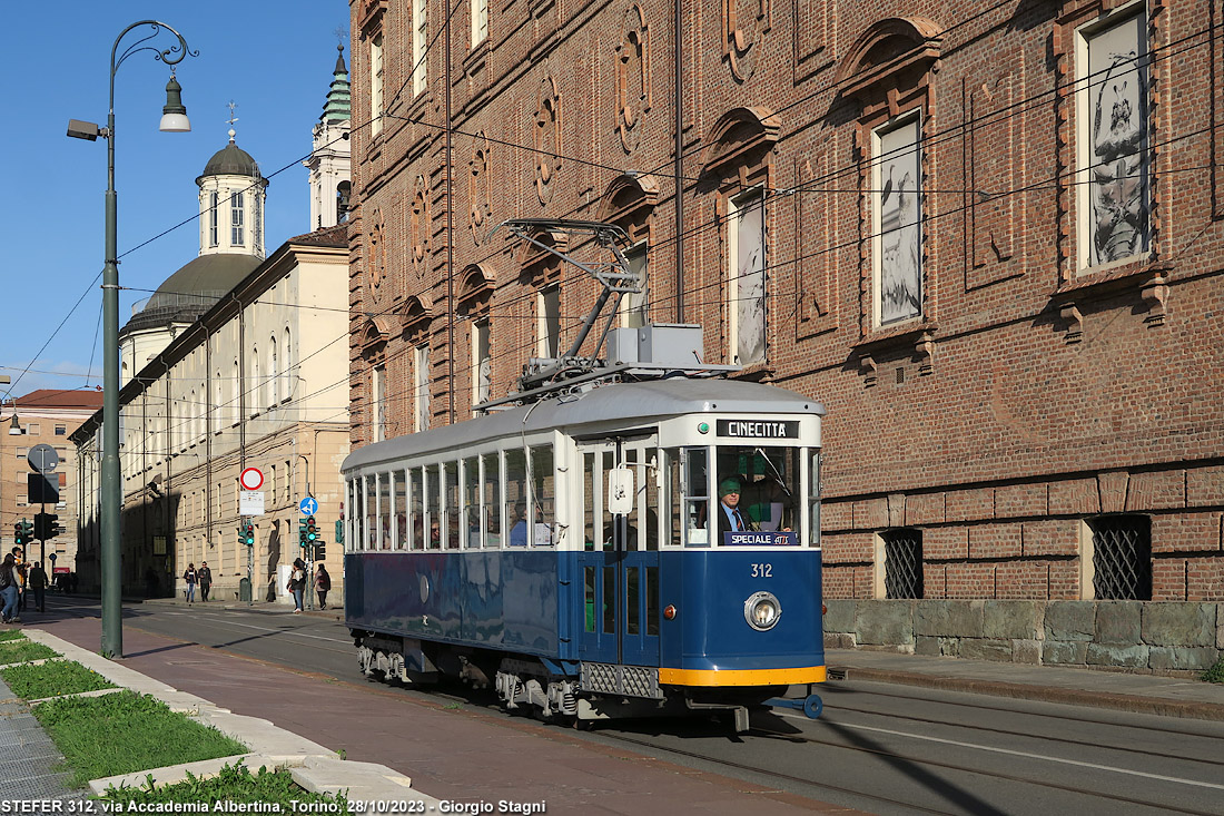 Tram storici d'autunno - Via Accademia Albertina.