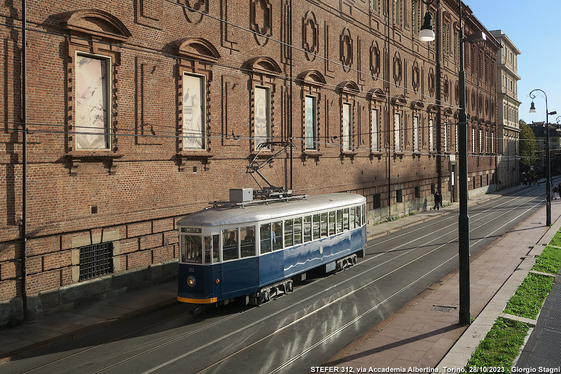 Tram storici d'autunno - Via Accademia Albertina.