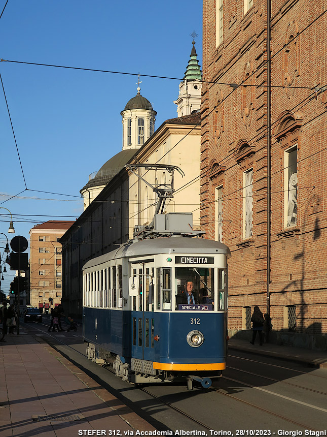 Tram storici d'autunno - Via Accademia Albertina.