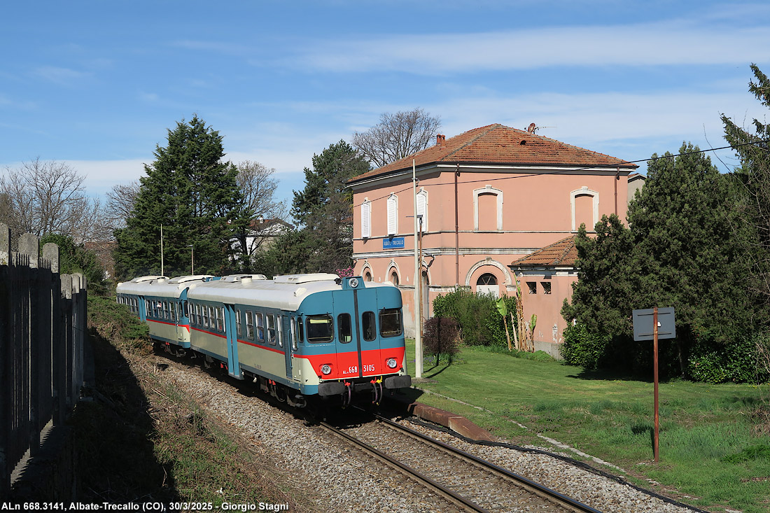 Azzurro sulla Como-Lecco - Albate Trecallo.