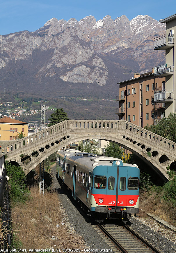 Azzurro sulla Como-Lecco - Valmadrera.