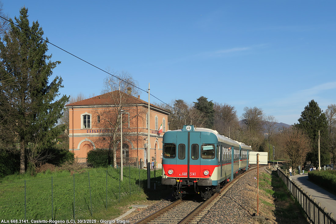 Azzurro sulla Como-Lecco - Casletto-Rogeno.