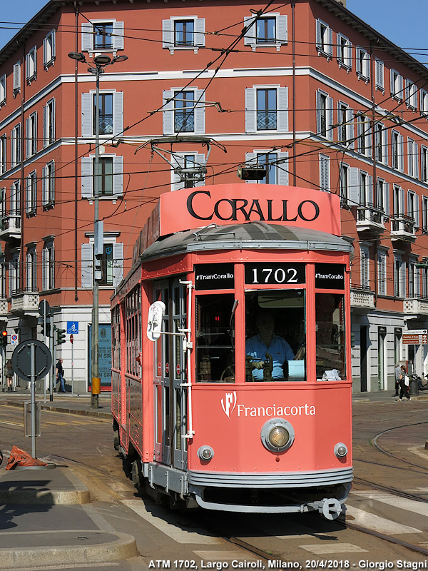 Design Week & Tram Corallo - Largo Cairoli.