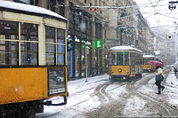 Dicembre 2020 in bianco e giallo - Via Broletto.