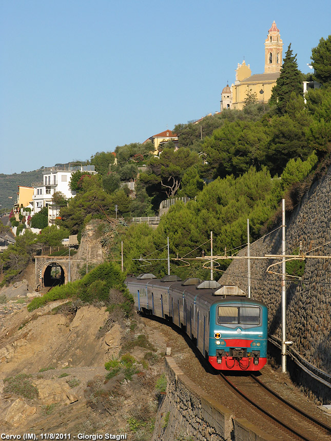 Tutti i treni della Riviera - Cervo.