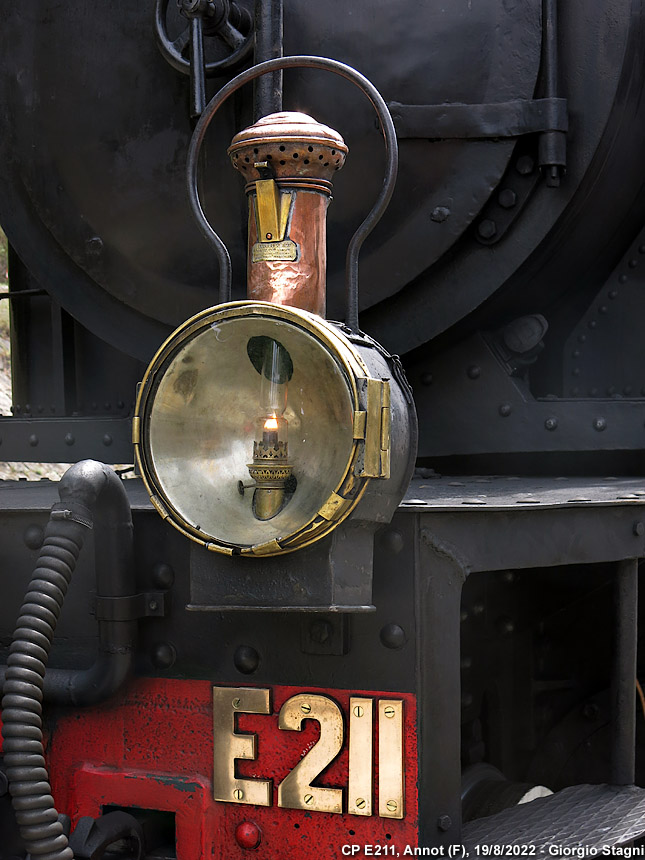 La locomotiva E211 - Annot.