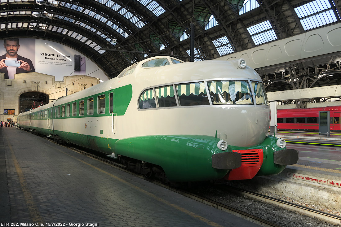 Elettrotreni a Milano Centrale (2013) - Milano C.le.
