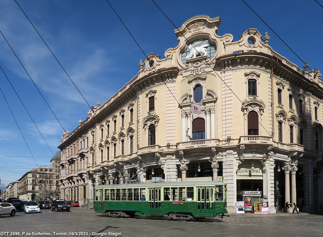 Torino tutto in un giorno - P.za Solferino.