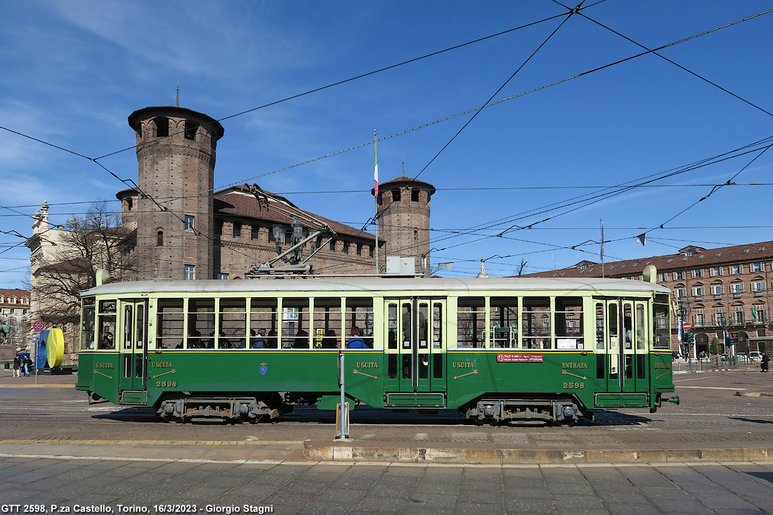 Torino tutto in un giorno - P.za Castello.