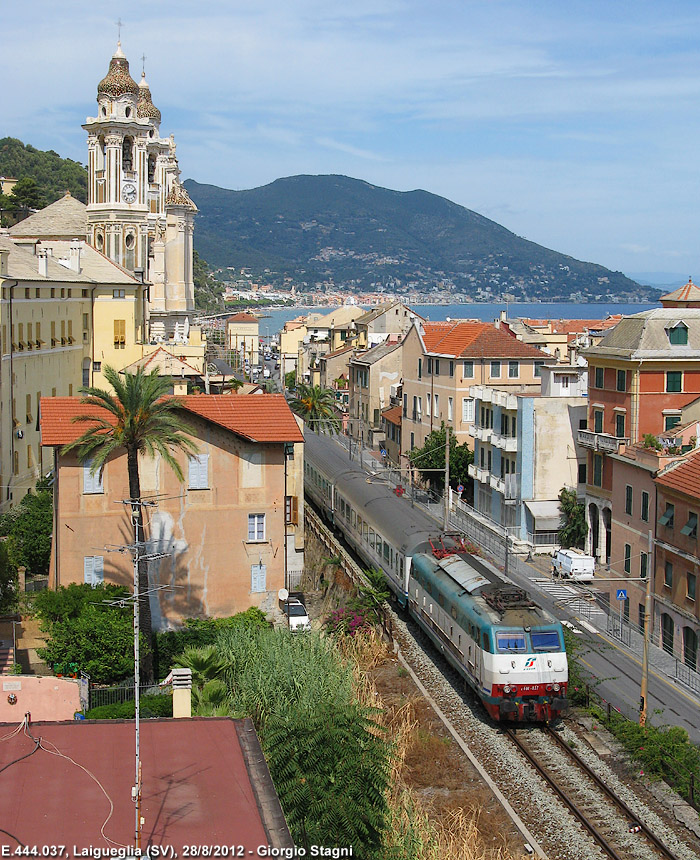 Estate 2012 - Di alba e di Intercity - Laigueglia.