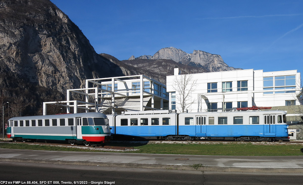 Monumenti e altri sguardi - ET 008, Trento.