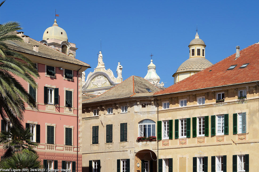 Aprile in riviera - Finale Ligure.