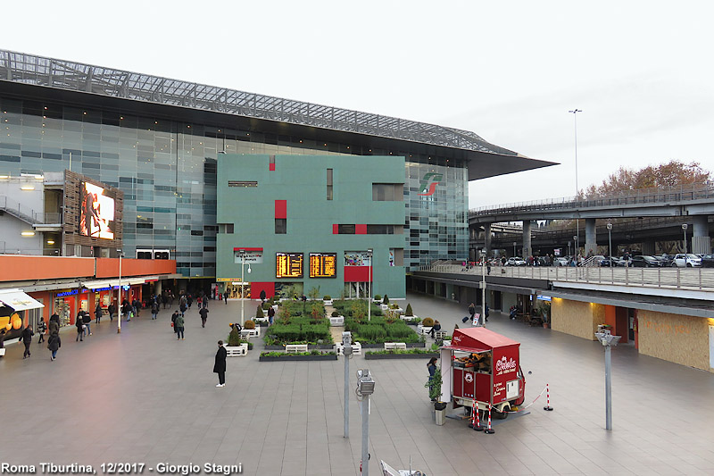 Cemento, business, squallore - Roma Tiburtina.