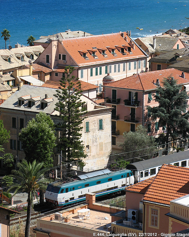 Estate 2012 - Di alba e di Intercity - Laigueglia.