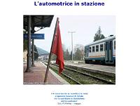 L'automotrice in stazione - 