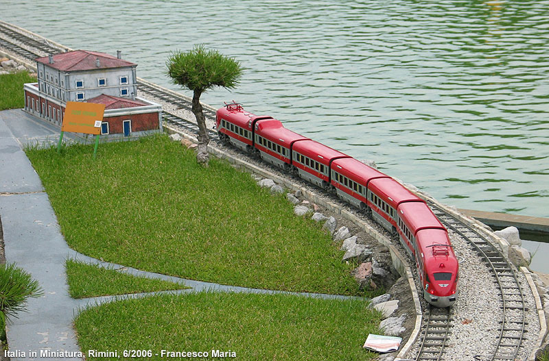Italia in Miniatura, Rimini - Linea ferroviaria ed Elettrotreno.