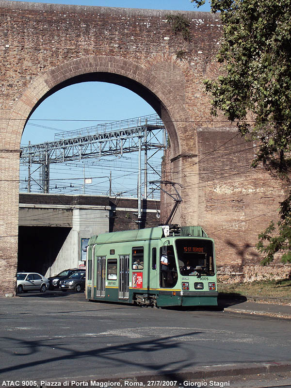Tram a Roma - Piazza di Porta Maggiore.