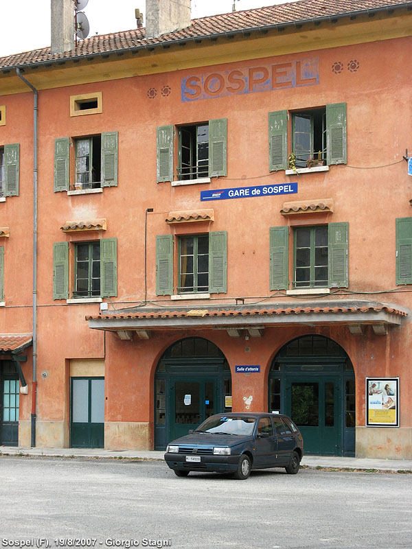 La Tipomobile in stazione - Sospel.
