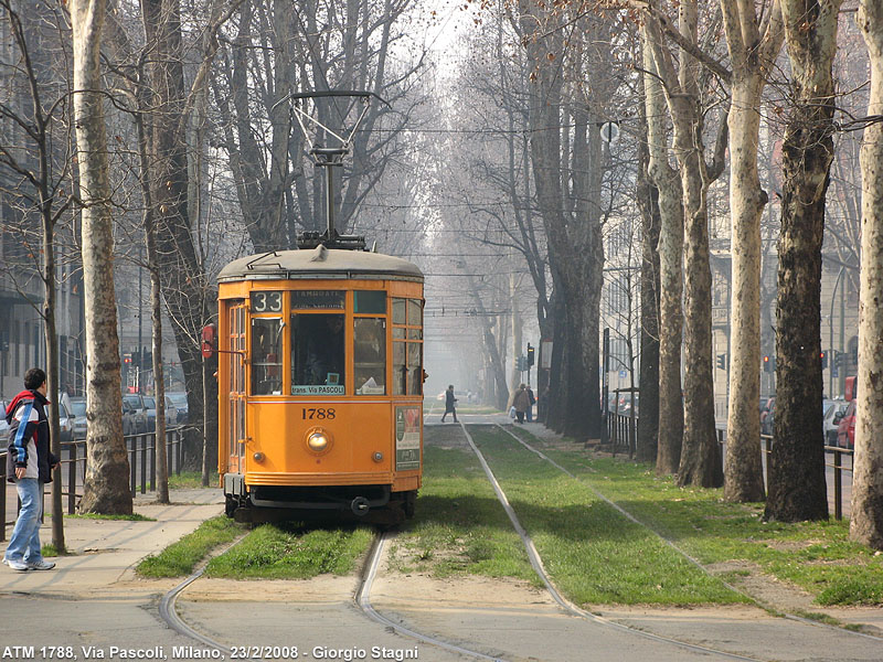 I binari verso la periferia - Via Pascoli.