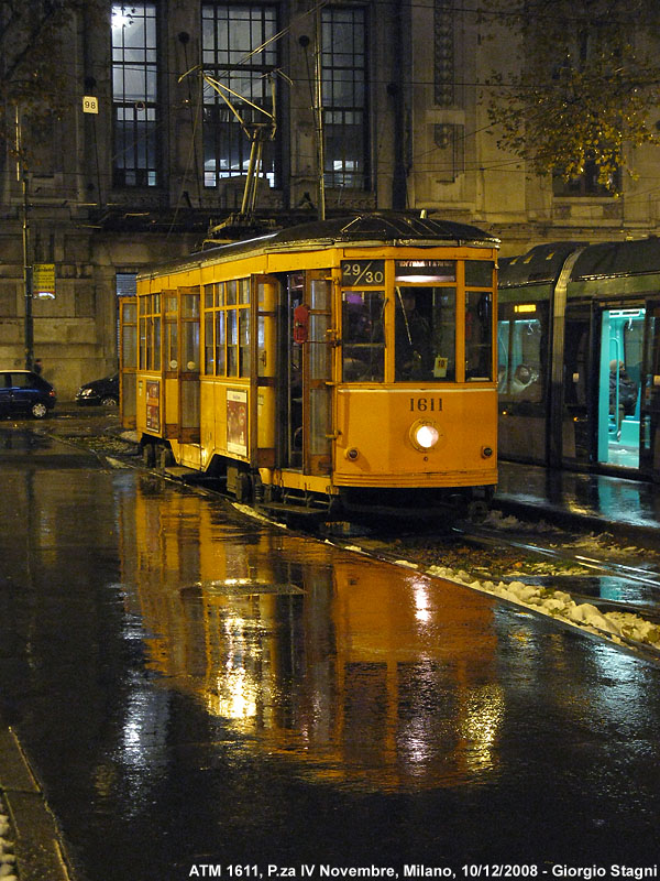I binari verso la periferia - P.za IV Novembre.