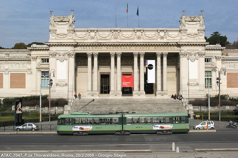 Tram a Roma - Piazza Thordwalsen.