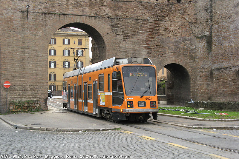 Tram a Roma - Piazza di Porta Maggiore.